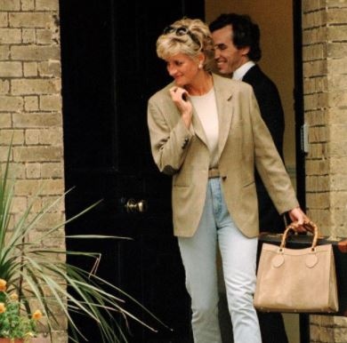 Чантата от Gucci с бамбуковата дръжка която принцеса Даяна не